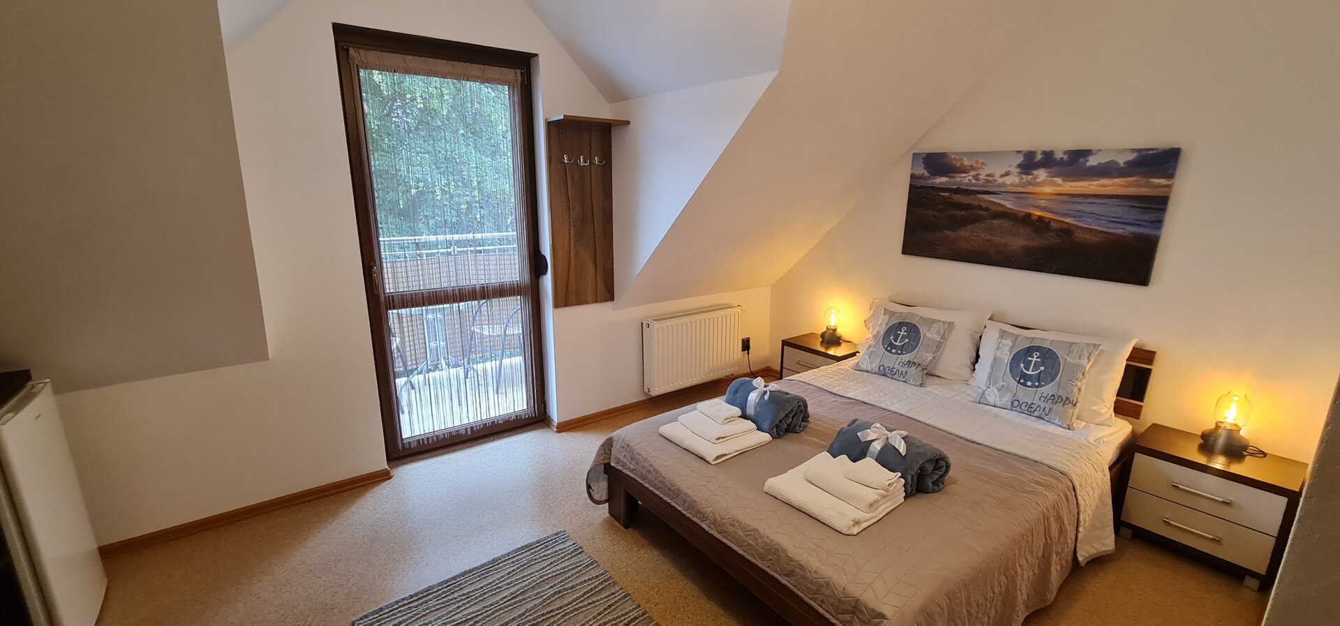 Villa Kapitańska * widok na wewnętrzny dziedziniec *  podwójne łóżko, łazienka, balkon